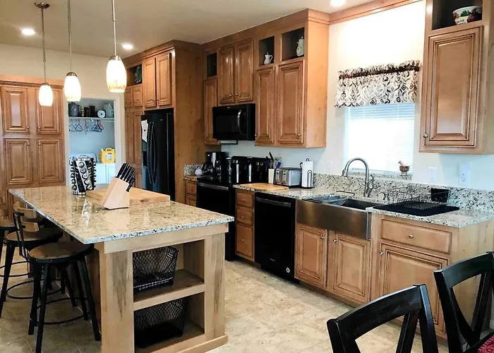 Large Family Retreat In Page, Arizona, Perfect For A Weekend Getaway For Large Groups * Page