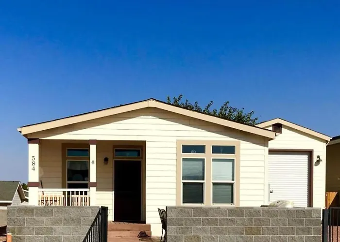 Large Family Retreat In Page, Arizona, Perfect For A Weekend Getaway For Large Groups * Page
