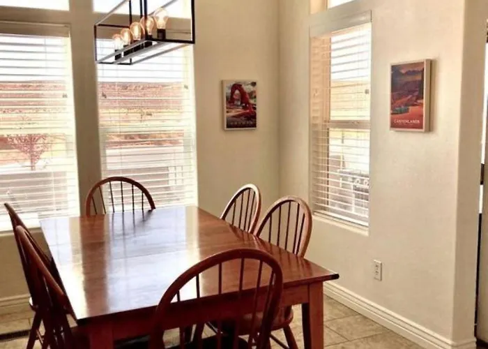 Large Family Retreat In Page, Arizona, Perfect For A Weekend Getaway For Large Groups *